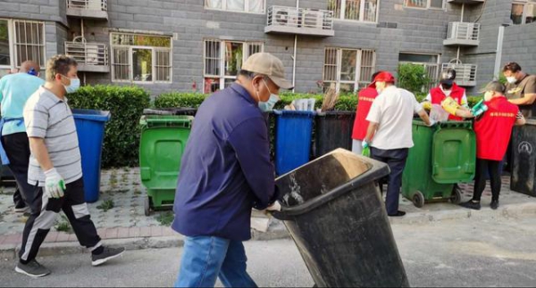杨浦区丰台这个社区垃圾桶定时“上班”